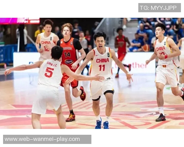 中国男篮迎战法国队全力争胜展现实力与团队精神